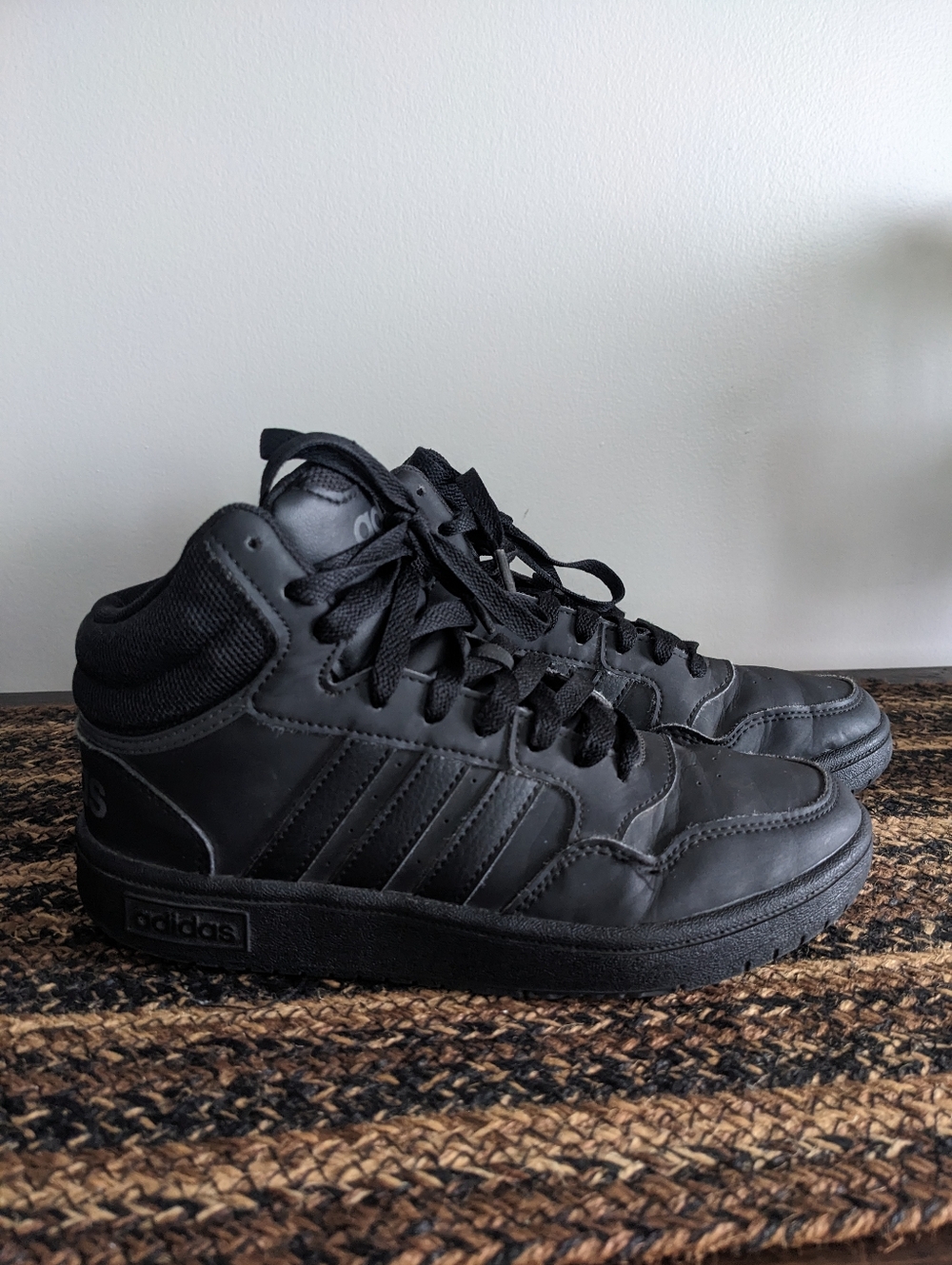Kids Adidas black high top Sneakers Boys/Girls Size 3 All Black Streetwear